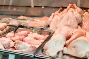 Anuncian nuevos precios acordados para el pollo, huevos y grasas tras supuesta especulación
