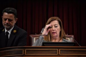 Armengol veta el intento del PP de forzar una votación del Pleno del Congreso para adelantar la comparecencia de Sánchez