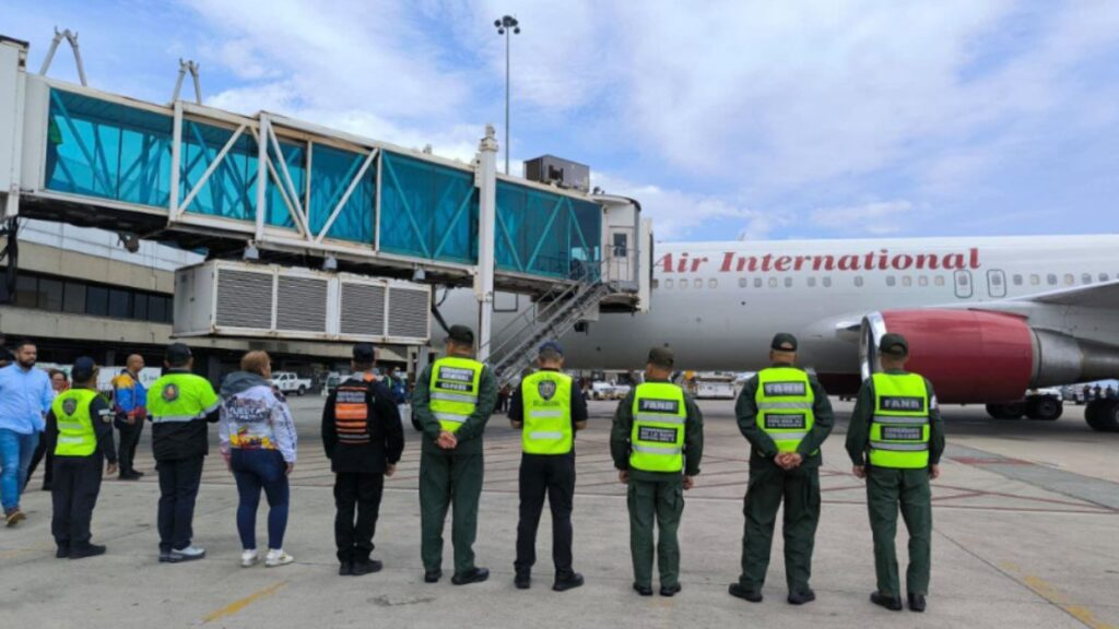Arriba nuevo vuelo con 141 connacionales desde EEUU