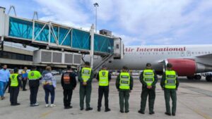 Arriba nuevo vuelo con 141 connacionales desde EEUU