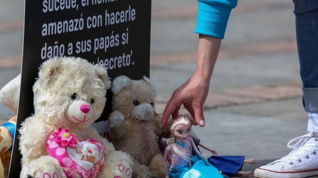 Así fue el conmovedor rescate de un niño abandonado, sin comida, golpeado y encerrado en una casa en Cali