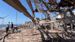 Ataque aéreo de Israel a una cafetería frente al mar en Gaza deja más de 40 muertos