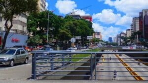 Autoridades chavistas cierran parcialmente dos importantes vías en Caracas