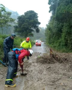 Autoridades se despliegan tras emergencia generada por lluvias