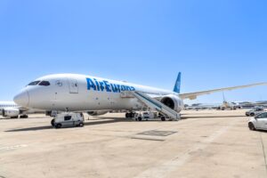 Avión con 272 pasajeros aterrizó de emergencia… ¡dos veces!