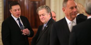 Bannon, el ideólogo de Trump, pide que Musk sea «deportado inmediatamente»