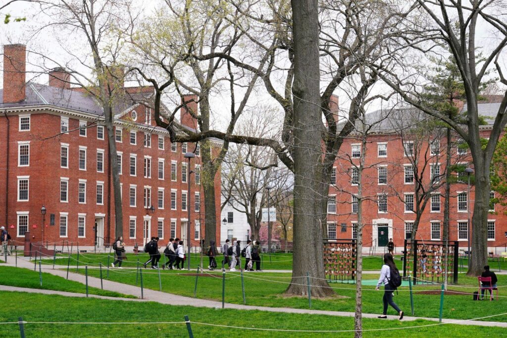 Bloquean la proclamación de Trump que suspendía el ingreso de estudiantes extranjeros en Harvard