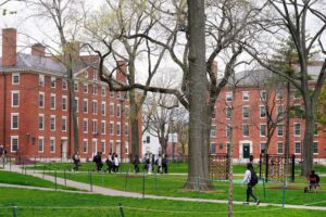 Bloquean la proclamación de Trump que suspendía el ingreso de estudiantes extranjeros en Harvard