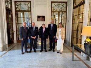 Canciller de Argentina se reúne con Edmundo González en Madrid