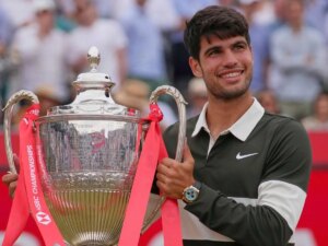 Carlos Alcaraz se quedó con el título de Queen’s Club