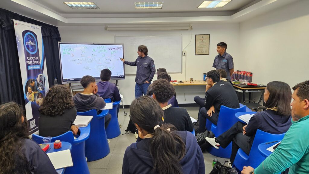 Cendit capacita a más de 100 venezolanos en primer semestre de 2025