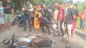 Choque de moto en vía a Puerto Cuervito deja dos muertos