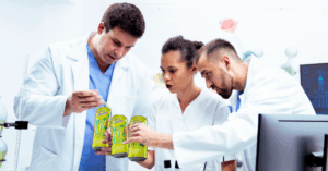 Científicos logran descifrar la teoría cuántica del universo tras beberse par de latas de Caroreña Verano Mojito