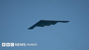 Cómo es el bombardero B-2, el avión más caro del mundo, usado para atacar las bases nucleares iraníes