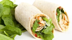 Cómo hacer un burrito de pollo al curry sabroso y "alto en proteínas", según un dietista