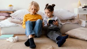 Cómo los algoritmos moldean el mundo digital de nuestros hijos