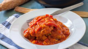Cómo preparar pollo marino, el curioso plato cántabro con bonito que conquista por su rico sabor