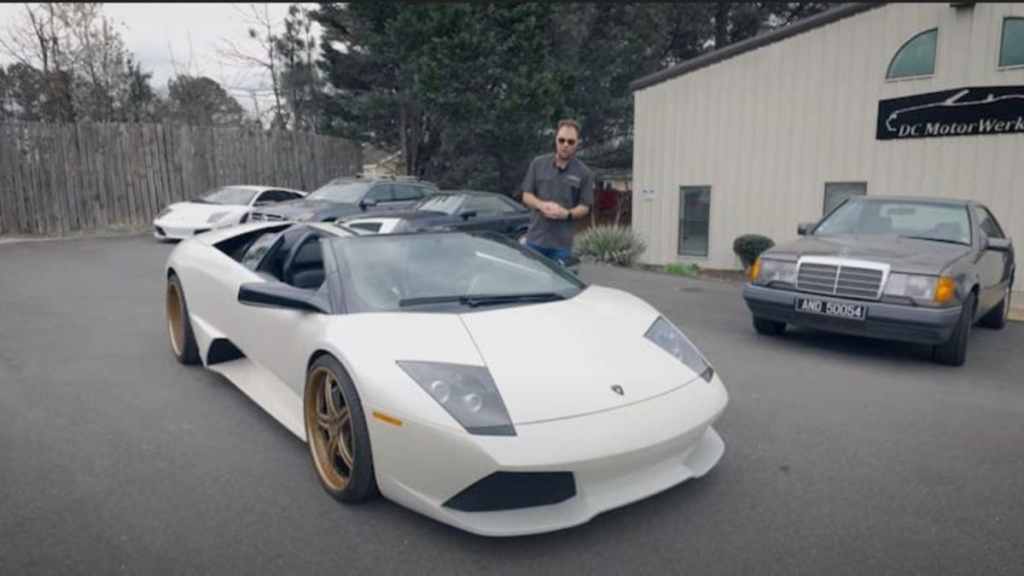 Compraron el Lamborghini más barato del país y se toparon con un problema inesperado