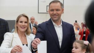 Conservador Nawrocki gana elección presidencial en Polonia – DW – 02/06/2025
