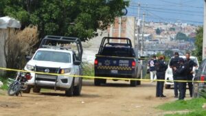 Criminales dejaron a joven muerto dentro de un ataúd frente a la casa de su madre