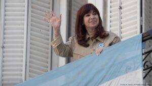 Cristina Fernández advierte que la quieren "meter presa" – DW – 08/06/2025