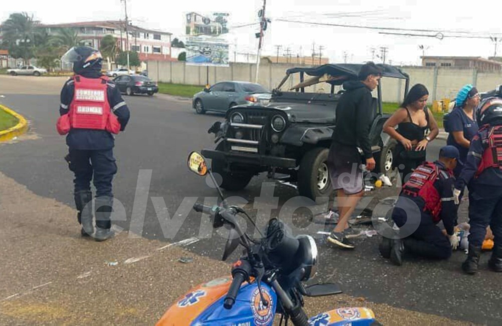 Cuatro lesionados y un joven de 18 años ileso deja vuelco de Jeep en la Redoma Metropolitana