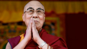 Dalái Lama cumple 90 años y da indicios sobre su sucesor