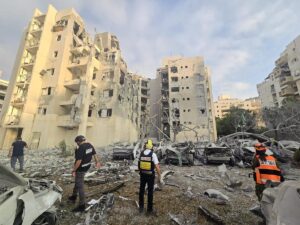 Edificio destruido por un misil iraní en Israel