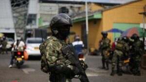 Decretan toque de queda en Tuluá, tras arremetida violenta con varios vehículos incinerados