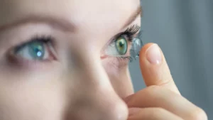 Desarrollan lentes de contacto para percibir luz infrarroja invisible