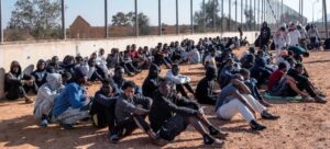 Descubren decenas de cadáveres en centros de detención en Libia : IPS Agencia de Noticias