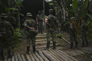 Disidencias de las FARC acusan a Petro de escalar conflicto para desestabilizar Venezuela
