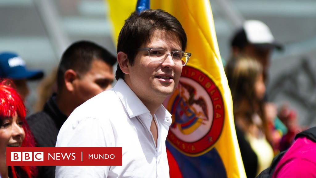 Disparan contra el precandidato presidencial de Colombia Miguel Uribe en medio de un acto político en Bogotá