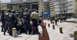 División de extorsión y secuestro de la PNB se enfrenta con la división antiextorsión y secuestro de la PNB