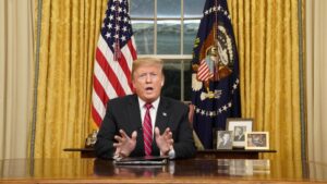 Donald Trump manifestó un día después de atacar a Irán que respalda un cambio de régimen