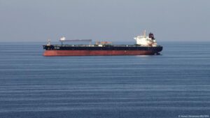 Dos petroleros colisionan en el mar de Omán – DW – 17/06/2025