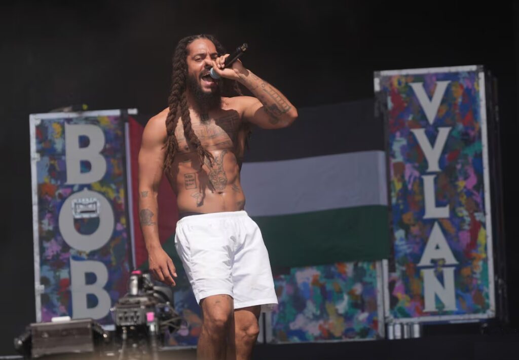 EEUU revocó visas a los integrantes de la banda musical Bob Vylan por sus proclamas contra Israel - AlbertoNews