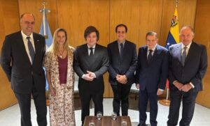 Edmundo González agradeció a Javier Milei por «el valiente respaldo de su embajada en Caracas»