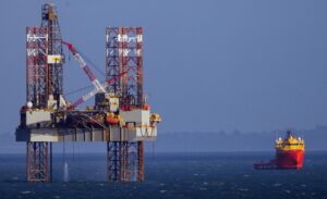 El Brent sube el 7,5 % tras los ataques de Israel contra Irán