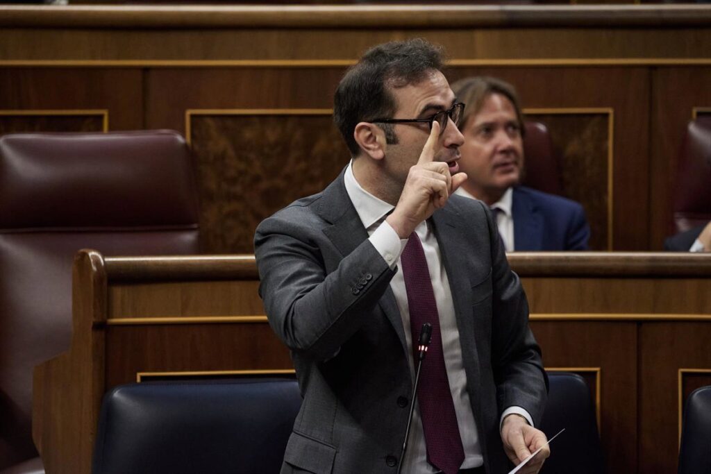 El Gobierno autoriza la OPA de BBVA a Sabadell si se mantienen como entidades independientes 3 años