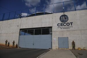 El Gobierno de Ecuador explora nuevos proyectos carcelarios que sigan el "modelo Bukele" - AlbertoNews