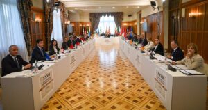 El Gobierno gasta 11.600 euros en la traducción de las lenguas cooficiales en la Conferencia de Presidentes