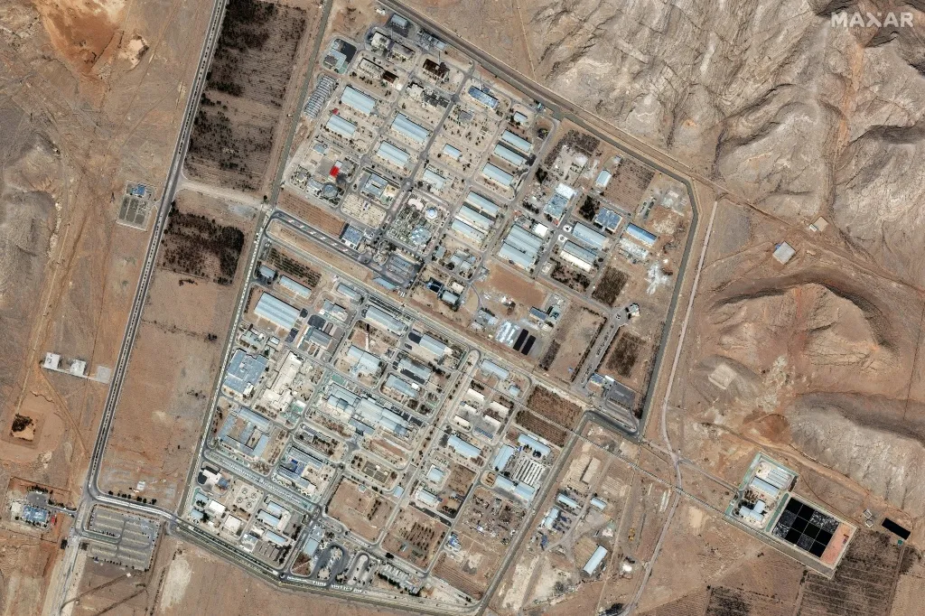 El OIEA afirmó que fue alcanzado un taller de centrifugadoras en el ataque israelí contra la planta nuclear iraní de Isfahán - AlbertoNews