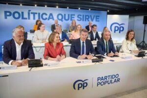 El PP se abre en su ponencia a pactos con Vox y otros partidos dentro de la Carta Magna y rechaza "cordones arbitrarios"