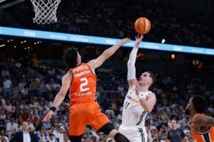 El Real Madrid revalida el título de la Liga Endesa en la Fonteta