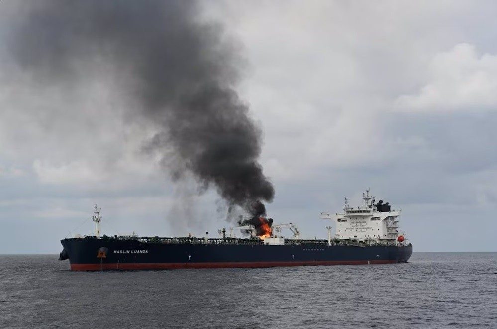 El Reino Unido alertó sobre el alto riesgo que enfrentan los barcos de EEUU en el mar Rojo - AlbertoNews