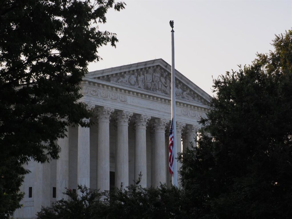 El Supremo de EEUU limita las competencias de los jueces para paralizar las órdenes ejecutivas de Trump