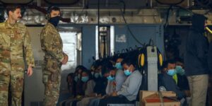 El Tribunal Supremo permite a Trump las deportaciones expeditas a terceros países