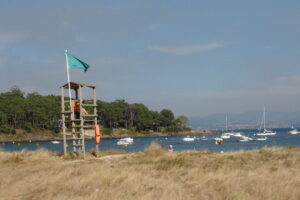 El alquiler ha subido tanto en Galicia que sus playas tienen problemas para contratar algo fundamental: socorristas