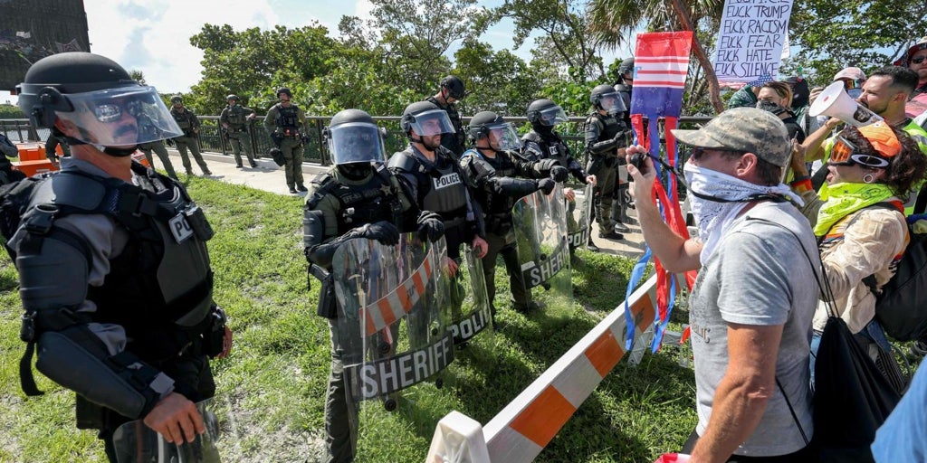 El asesinato de dos demócratas tiñe de sangre las protestas de EE.UU.